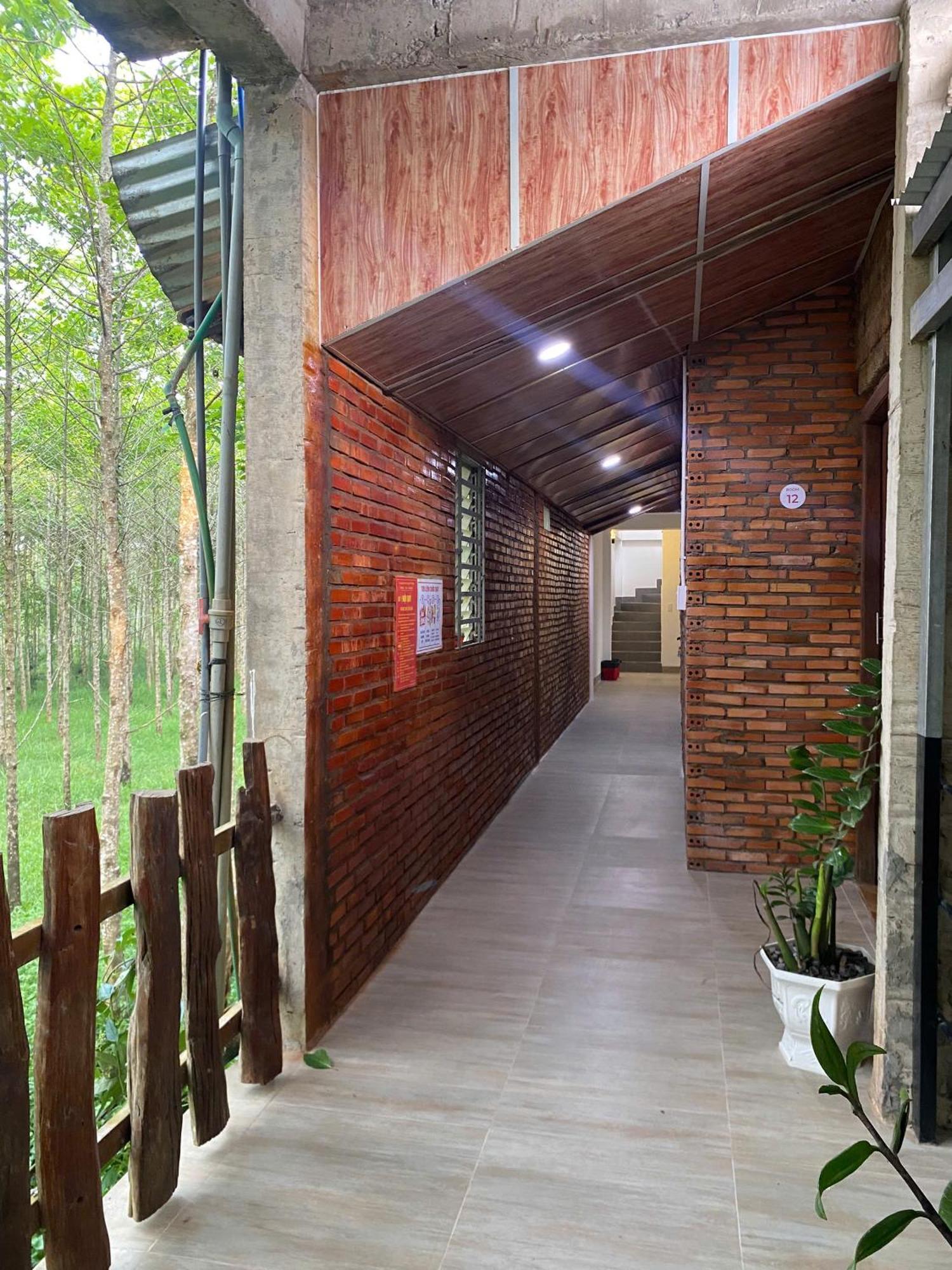 Lava Rock Viet Nam Lodge Anhfly Resort Nam Cat Tien Exterior foto